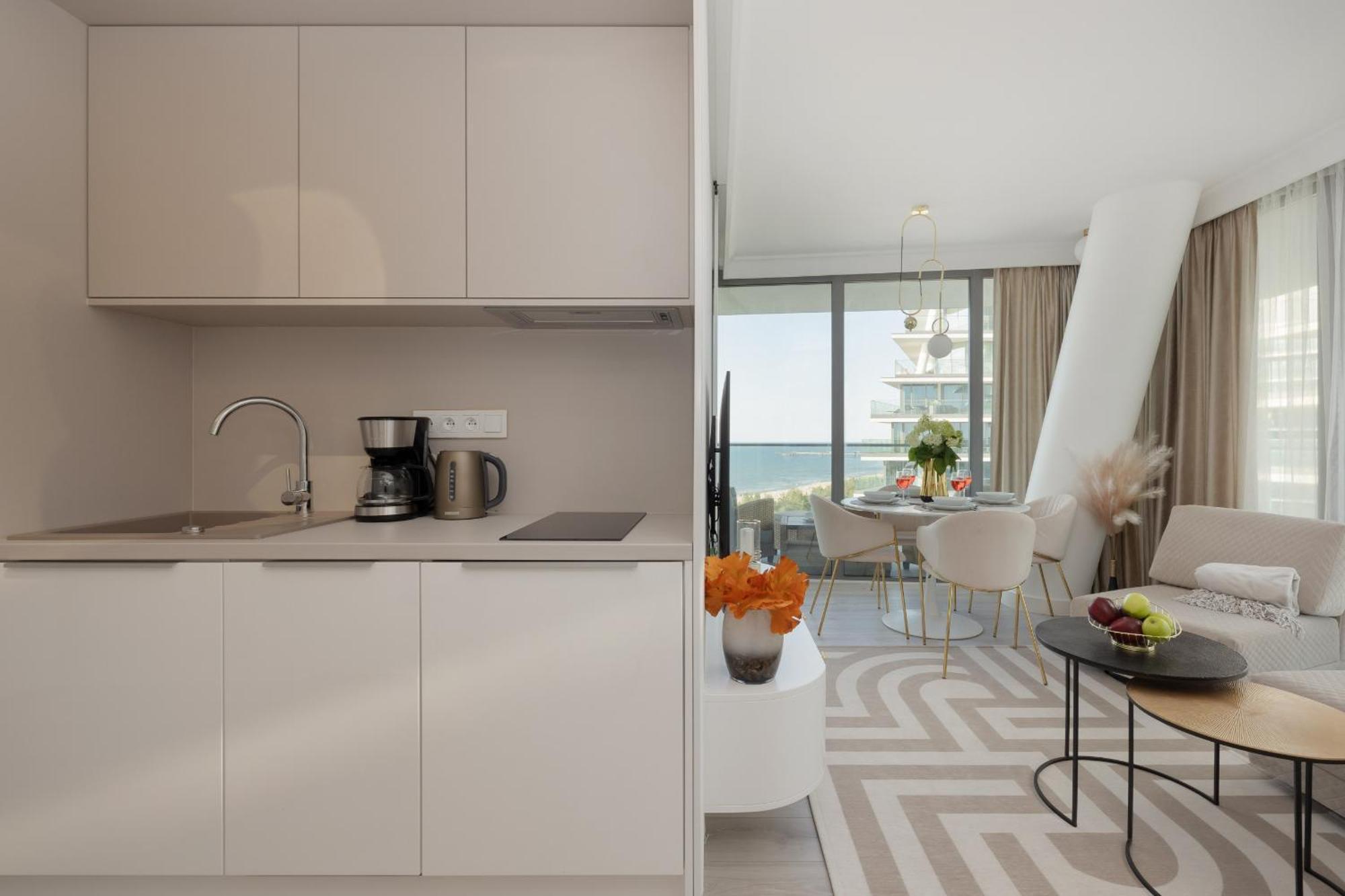 Royallux Apartment Waves Resort & Spa - Sea View From Balcony By Renters Prestige Мендзиздроє Екстер'єр фото