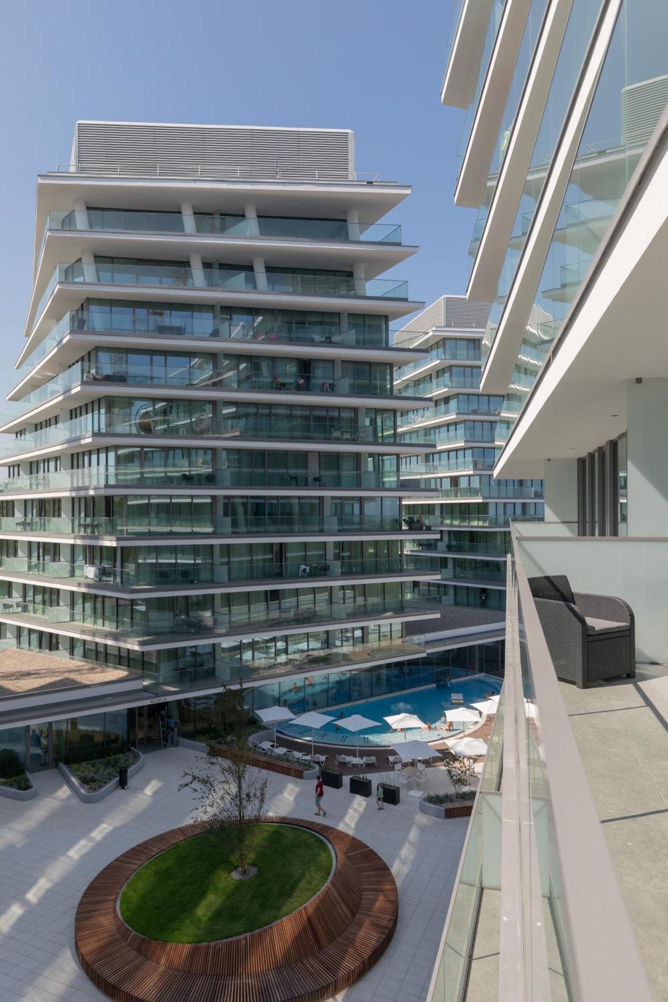 Royallux Apartment Waves Resort & Spa - Sea View From Balcony By Renters Prestige Мендзиздроє Екстер'єр фото
